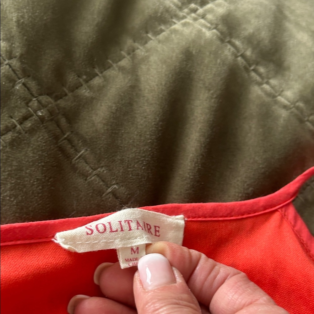 Solitaire Red Garment - Picture 2 of 3